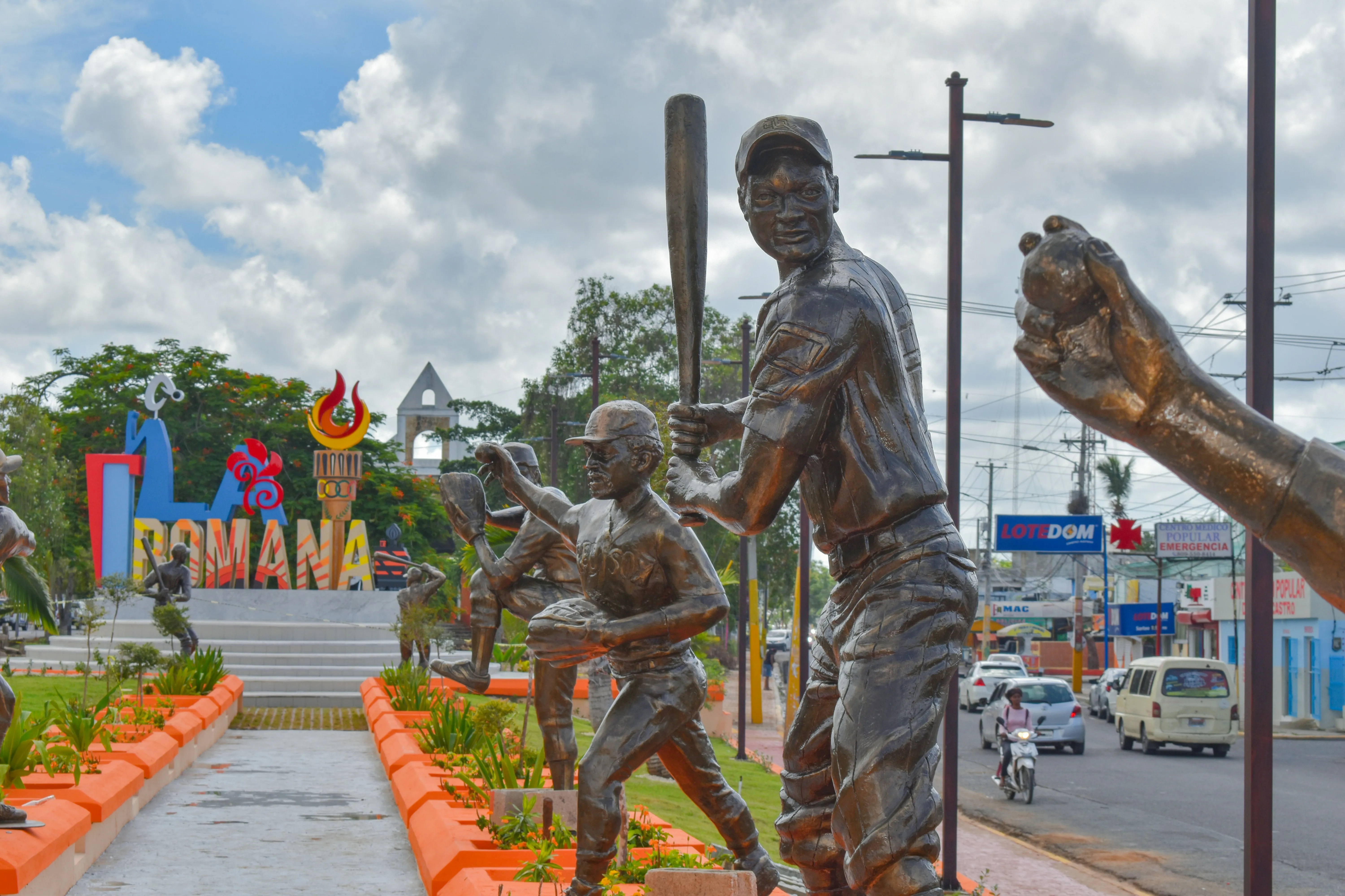 La Romana city sign with sculptures along the main avenue